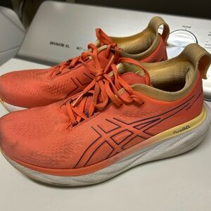 Women’s Asics Gel Nimbus 25